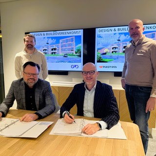 François Claessens en Bart Kuipers ondertekenen formulieren